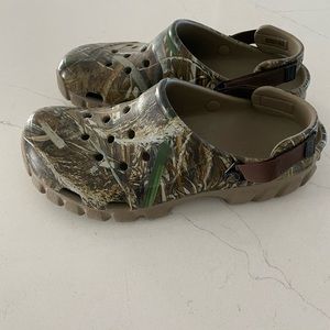 LIKE NEW Mens camo Crocs!